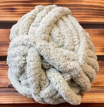 2.21.25, Friday 6:00 pm, Cozy Hand Knit Blanket EVENING CLASS